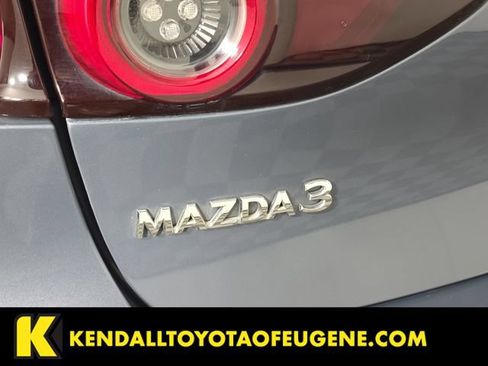 Used 2019 MAZDA MAZDA3 Hatchback w/ Premium Package FWD image 11