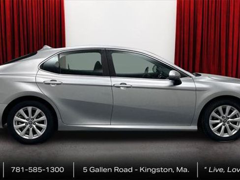 Certified 2019 Toyota Camry LE image 4