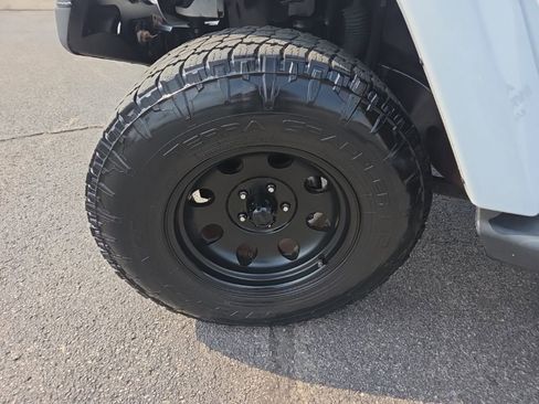 Used 2012 Jeep Wrangler Unlimited Sahara image 9