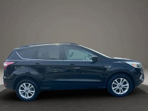 Used 2018 Ford Escape SE w/ SE Sync 3 Package AWD/4WD image 4