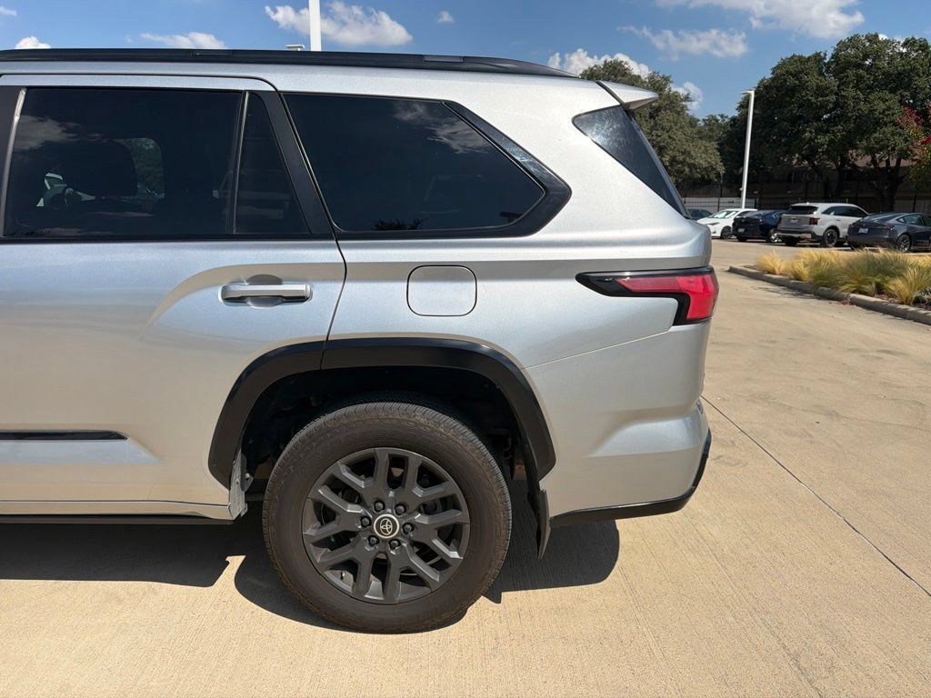 Used 2024 Toyota Sequoia Platinum AWD/4WD image 3