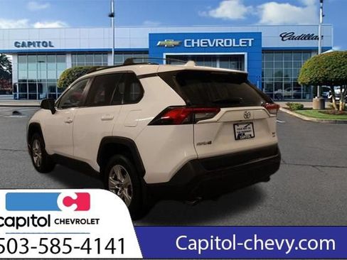 Used 2020 Toyota RAV4 XLE w/ Carpet Mat Package AWD/4WD image 5