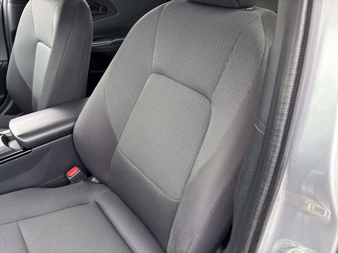 Used 2025 Toyota Prius LE AWD/4WD image 17