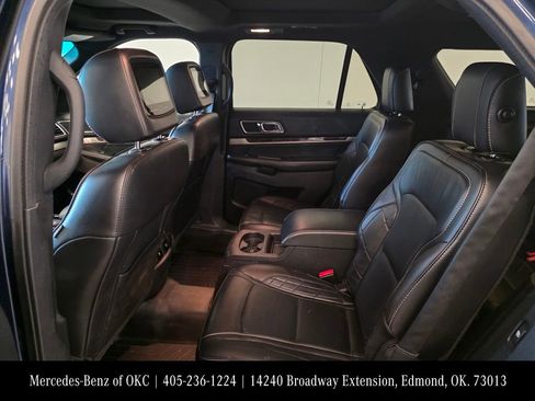 Used 2017 Ford Explorer Platinum image 17