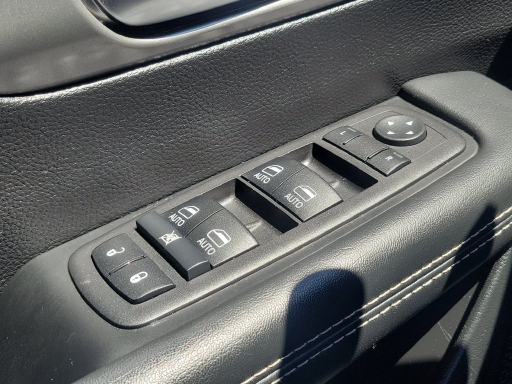 Used 2025 Chrysler Pacifica Select FWD image 21