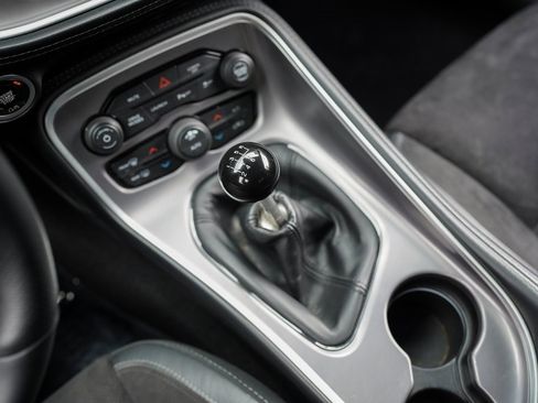 Used 2022 Dodge Challenger R/T Scat Pack w/ Shaker Package image 32