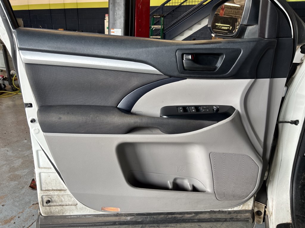 Used 2016 Toyota Highlander LE FWD image 7