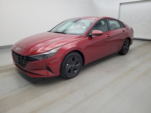 Used 2023 Hyundai Elantra SEL FWD image 2