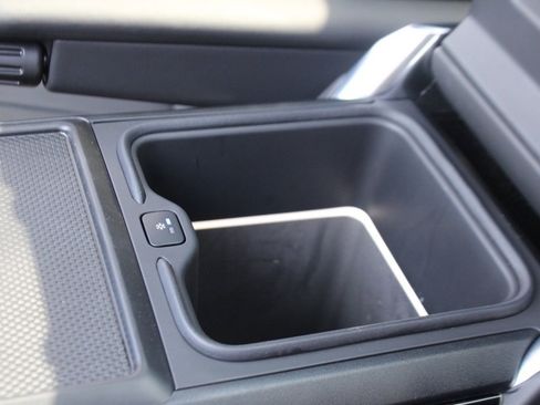 Used 2025 Land Rover Range Rover SE image 29