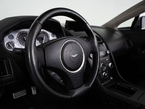 Used 2012 Aston Martin V8 Vantage Roadster RWD image 17
