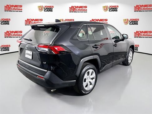 Certified 2022 Toyota RAV4 LE image 15