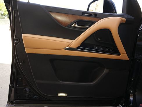 Used 2026 Lexus LX 600 4WD w/ Luxury Package image 28