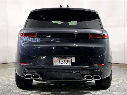 Used 2025 Land Rover Range Rover Sport Dynamic SE image 3