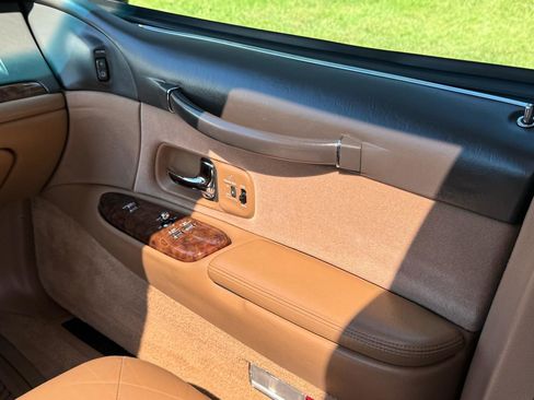 Used 1996 Lincoln Town Car Signature RWD image 22