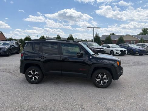 Used 2022 Jeep Renegade Trailhawk w/ Sun/Sound Group AWD/4WD image 19