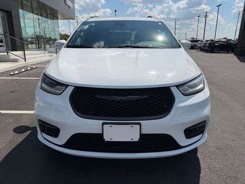 Used 2021 Chrysler Pacifica Touring-L w/ S Appearance Package AWD/4WD image 3