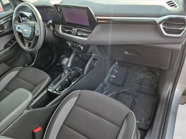Used 2025 Chevrolet TrailBlazer LT AWD/4WD image 20