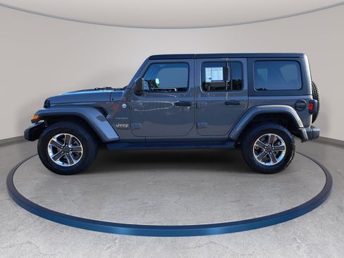 Used 2022 Jeep Wrangler Unlimited Sahara w/ Cold Weather Group AWD/4WD image 8