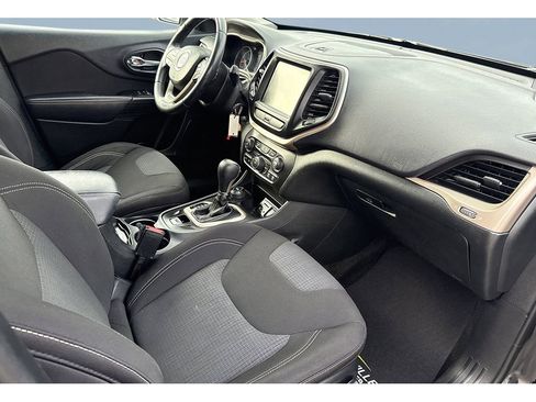 Used 2015 Jeep Cherokee Latitude image 23