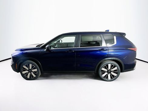 Used 2025 Mitsubishi Outlander SE image 4