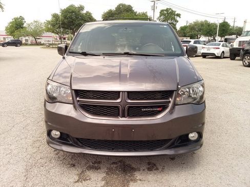 Used 2018 Dodge Grand Caravan GT FWD image 2