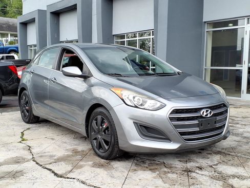 Used 2017 Hyundai Elantra GT FWD image 1
