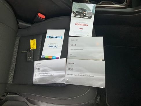 Used 2018 GMC Canyon SLE w/ SLE Convenience Package image 16