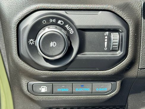 Used 2023 Jeep Wrangler Unlimited w/ Convenience Group AWD/4WD image 31