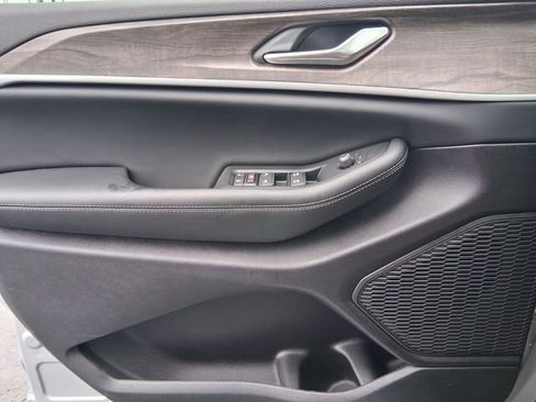 New 2026 Jeep Grand Cherokee Altitude image 19