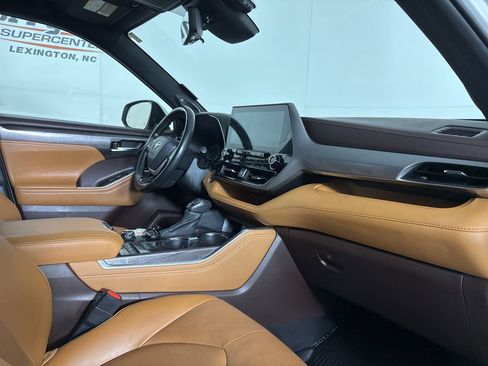 Used 2022 Toyota Highlander Platinum image 34