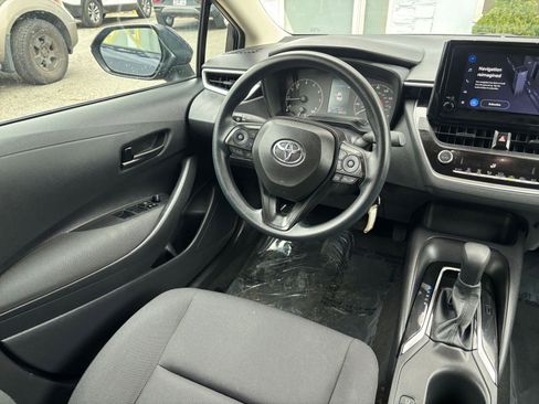 Used 2025 Toyota Corolla LE image 30