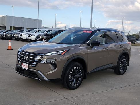 Certified 2025 Nissan Rogue SL w/ Tech Package image 3