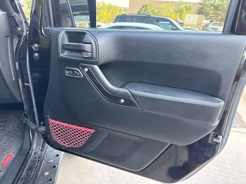 Used 2018 Jeep Wrangler Unlimited Rubicon AWD/4WD image 15