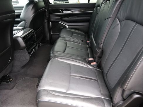 Used 2022 Jeep Wagoneer Series II AWD/4WD image 31
