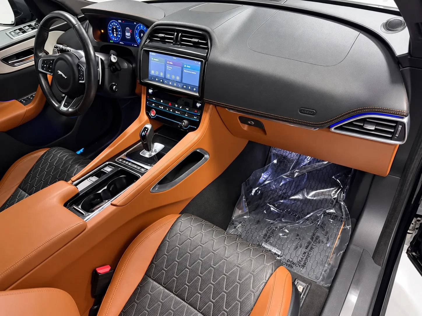 Used 2020 Jaguar F-PACE SVR AWD/4WD image 25