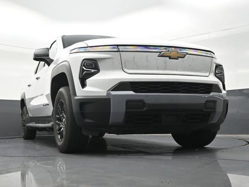 Used 2025 Chevrolet Silverado EV LT AWD/4WD image 30