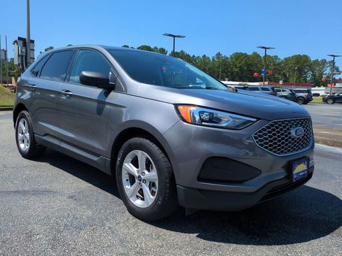 Used 2024 Ford Edge SE image 2