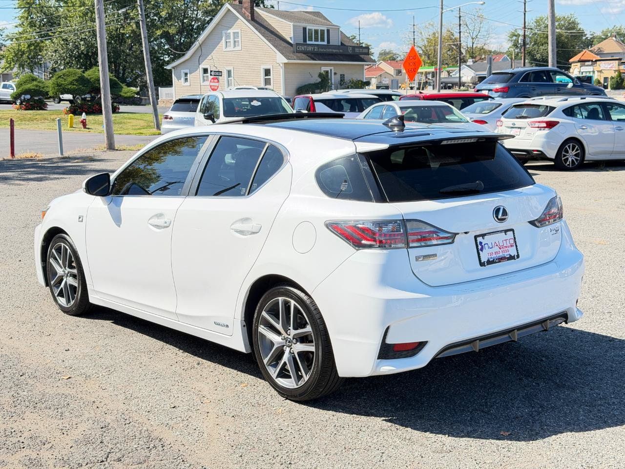 Used 2015 Lexus CT 200h w/ Navigation Package FWD image 6