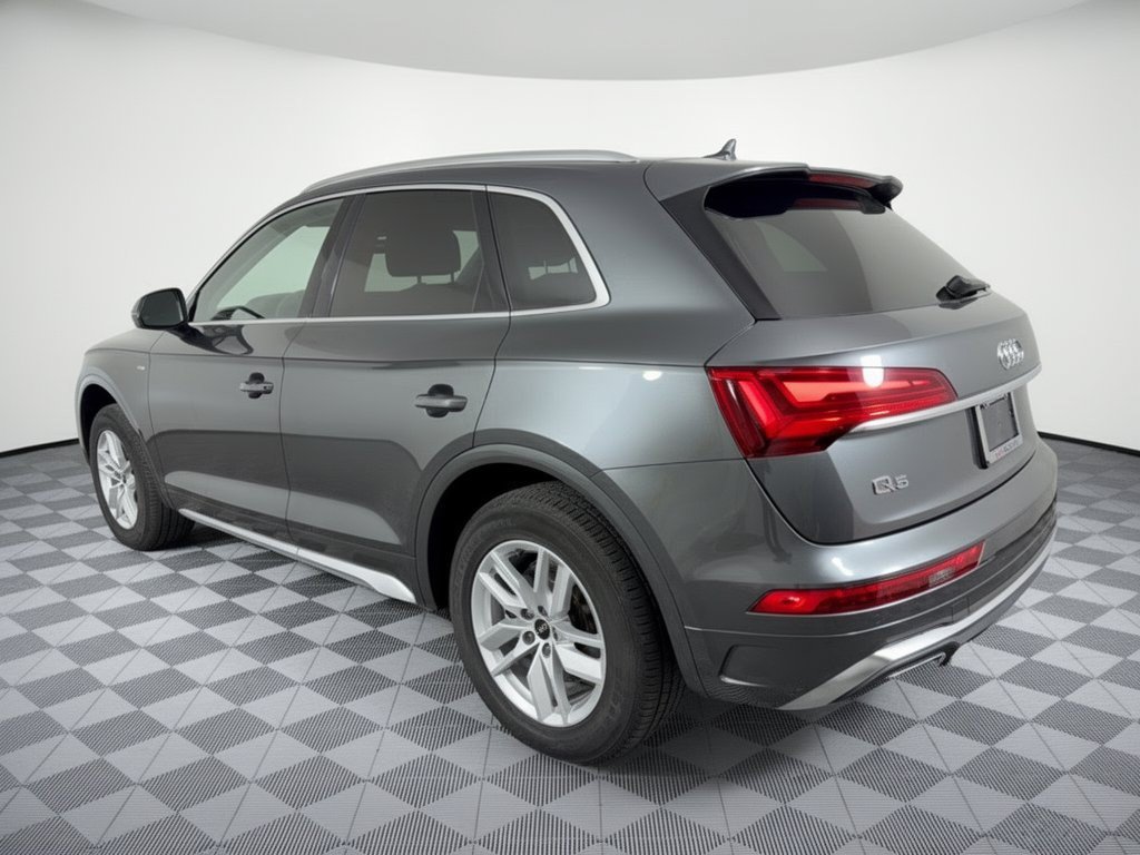 Used 2023 Audi Q5 2.0T Premium w/ Convenience Package AWD/4WD image 3