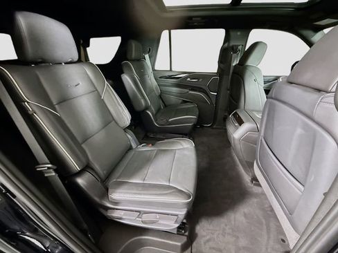 Used 2023 Cadillac Escalade Sport w/ LPO, Illumination Package AWD/4WD image 31