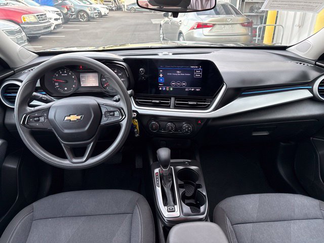 Used 2025 Chevrolet Trax LS w/ LS Convenience Package FWD image 29