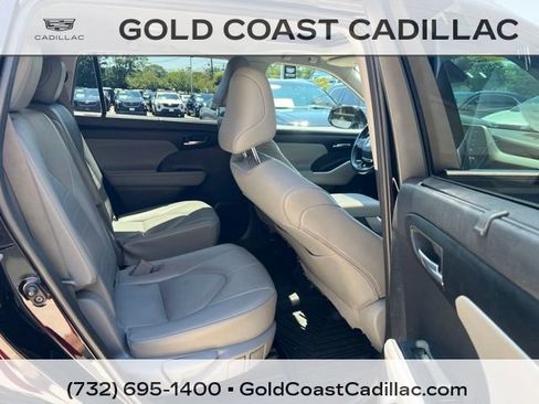 Used 2021 Toyota Highlander XLE AWD/4WD image 9
