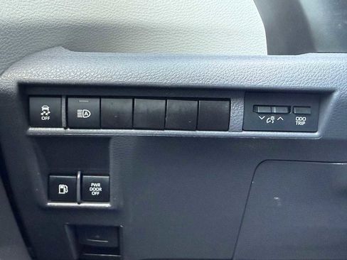 Certified 2022 Toyota Sienna LE FWD image 32