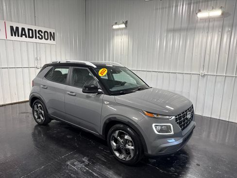 Used 2022 Hyundai Venue Limited FWD image 7