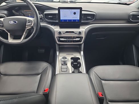 Used 2022 Ford Explorer XLT w/ Equipment Group 202A AWD/4WD image 15