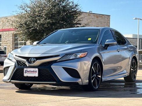Used 2020 Toyota Camry XSE FWD image 3