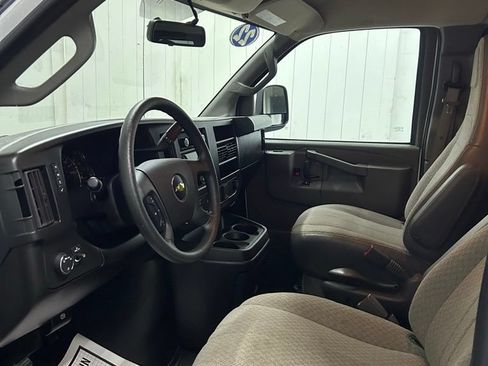 Used 2022 Chevrolet Express 3500 LS RWD image 9