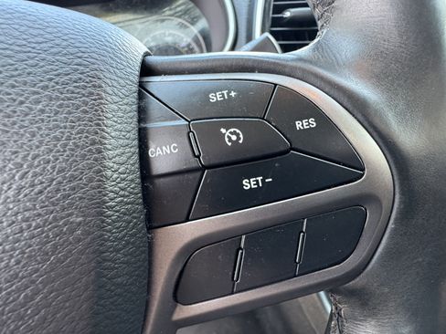 Used 2019 Jeep Cherokee Limited AWD/4WD image 33