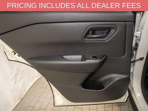 Used 2024 Nissan Rogue S AWD/4WD image 8