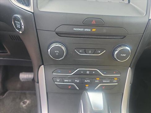 Used 2018 Ford Edge SEL w/ Equipment Group 201A FWD image 13